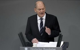 德國總理朔爾茨發表政府報告。 （圖：新華社）