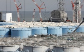 日本福島第一核電廠廢水儲蓄槽將滿，東京電力公司21日提交排放申請計畫。（圖：AP） 