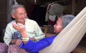 兩位80多高齡的姐妹疫後喜相逢，不禁哭起來。