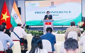 印度駐本市總領事馬丹‧莫漢‧斯蒂在新聞發佈會上發言。（圖：市黨部新聞網）