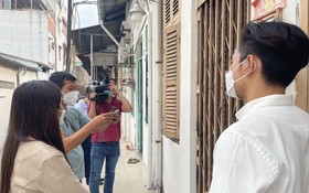 VTV5採訪餘樂里內的華人街坊蔡鎮壕。