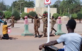 布基納法索軍隊在總統被關押後控制了所有重要設施，其他官員。 （圖：路透社）