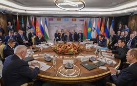 這是10月21日在亞美尼亞首都埃裏溫拍攝的歐亞經濟聯盟政府間理事會會議現場。（圖：新華社）