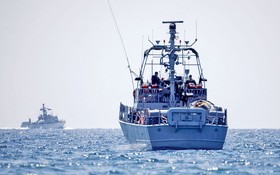 以色列海軍艦艇在以色列和黎巴嫩邊境的海岸附近巡邏。（圖：互聯網）