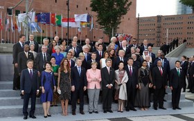 二十國集團領導人及配偶集體合影。（圖片來源：互聯網）