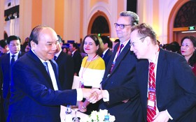 阮春福總理接見企業代表。