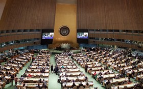 聯合國大會會議場景。