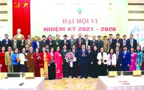 2021-2026年任期越南高齡人協會第六次代表大會於昨(14)日上午在河內市以線上線下相結合形式正式開幕，吸引了代表全國逾970萬名會員的400多名代表出席。