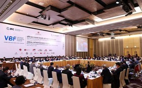 　　主題為“在新常態下，經濟復甦與供應鏈發展”的年度 越南企業論壇高級會議。