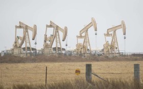 美國德克薩斯州三河市一處煉油廠。