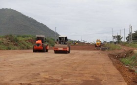 　　政府總理范明政要求發揮地方對為高速公路投建項目籌集資金和管理 工作的角色。