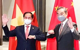 外交部長裴青山與中國國務委員、外交部長王毅。（示意圖源：互聯網）