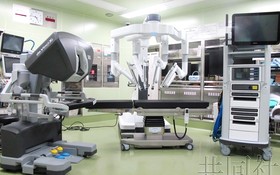 手術輔助機器人“達芬奇”。