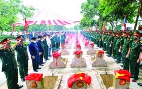 安葬 103 位越南志願軍骸骨