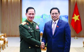 老撾人民軍總參謀長訪問越南