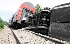 德國一客運火車脫軌致多人死傷