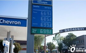 美平均汽油價格首次突破每加侖５美元