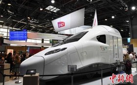 法國最新款高速列車模型在2022年法國“科技萬歲”展亮相。