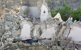 地震發生後倒塌的泥屋。
