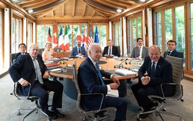 當地時間2022年6月26日，德國巴伐利亞州，G7峰會期間，與會領導人共進工作午餐會。