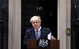 7月7日，英國首相鮑里斯‧約翰遜在倫敦唐寧街10號門前發表講話。