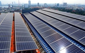 在越南開發屋頂太陽能。