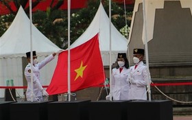 越南國旗在2022年東南亞殘疾人運動會升旗儀式上飄揚。