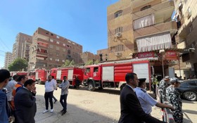 8月14日，在埃及吉薩省，警察在火災現場附近執勤。新華社發（艾哈邁德·戈馬攝）