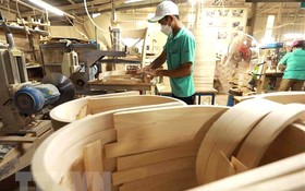 在平陽省生產出口木製傢具。