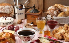 傳統法式早餐。（圖：互聯網）