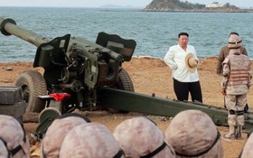 朝鮮國務委員會委員長金正恩視察「核戰術」演習。（圖：朝中社）