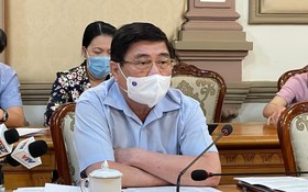 市人委會主席阮成鋒在會上作出指導。