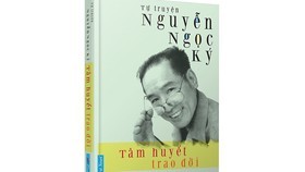 Teacher Nguyen Ngoc Ky writing with feet passes away