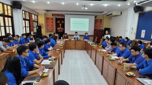 The meeting on ‘Implementing the Program to Reduce Environment Pollution in HCMC from 2020-2030’. (Photo: SGGP)
