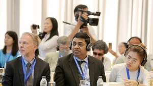 UNESCO Representative in Vietnam, Christian Manhart (L) and  Consul General of India in HCMC, Madan Mohan Sethi (C) attend the event.