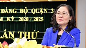 Chairwoman of the HCMC People’s Council Nguyen Thi Le speaks at the meeting. (Photo: SGGP)