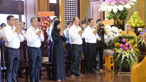 HCMC's leaders attend the requiem.