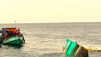 Cà Mau: Nỗ lực tìm kiếm 1 thuyền viên mất tích trên biển