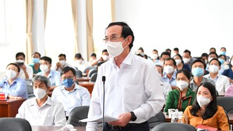 Bí thư Thành ủy TPHCM Nguyễn Văn Nên phát biểu tại buổi Lãnh đạo TP gặp gỡ lãnh đạo 312 xã, phường, thị trấn. Ảnh: VIỆT DŨNG