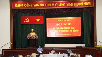 Quang cảnh hội nghị Ban chấp hành Đảng bộ Quận Tân Phú.