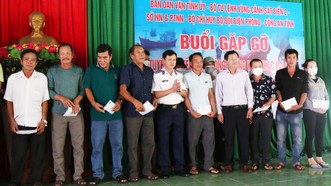 Tuyên truyền, vận động chống khai thác bất hợp pháp cho ngư dân Quảng Ngãi