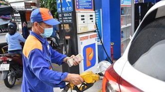 Giá xăng dầu tăng mạnh trước Tết Nguyên đán 2022