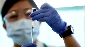 Vaccine phòng COVID-19 của hãng Pfizer là vaccine đầu tiên dành cho nhóm 6 tháng đến 4 tuổi được cấp phép ở Nhật Bản. Ảnh: Reuters
