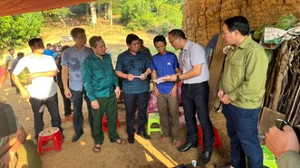 Đoàn công tác của Ủy ban ATGT quốc gia có mặt tại hiện trường để chỉ đạo khắc phục hậu quả vụ lật thuyền tại Lào Cai