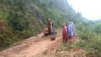 Kon Tum: Nhiều tuyến đường sạt lở, hơn 100 hộ dân huyện nghèo vẫn bị cô lập