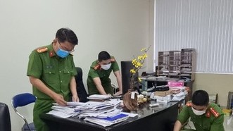 Công an TP Đà Nẵng thực hiện khám xét nơi làm việc