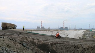 Bãi chứa tro, xỉ than của 3 nhà máy nhiệt điện Vĩnh Tân 2, 4 và 4 mở rộng đang ngày càng quá tải