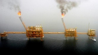 Giàn khoan dầu trên vịnh Persian, phía nam thủ đô Tehran, Iran. Ảnh: REUTERS