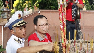 Đoàn đại biểu TPHCM dâng hương tưởng nhớ các anh hùng liệt sĩ tại Côn Đảo