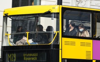 德國首批聯邦州將取消公共交通戴口罩義務。（圖：新華社）